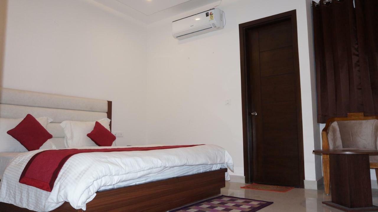 Hotel Aakash Residency Dehradun Luaran gambar